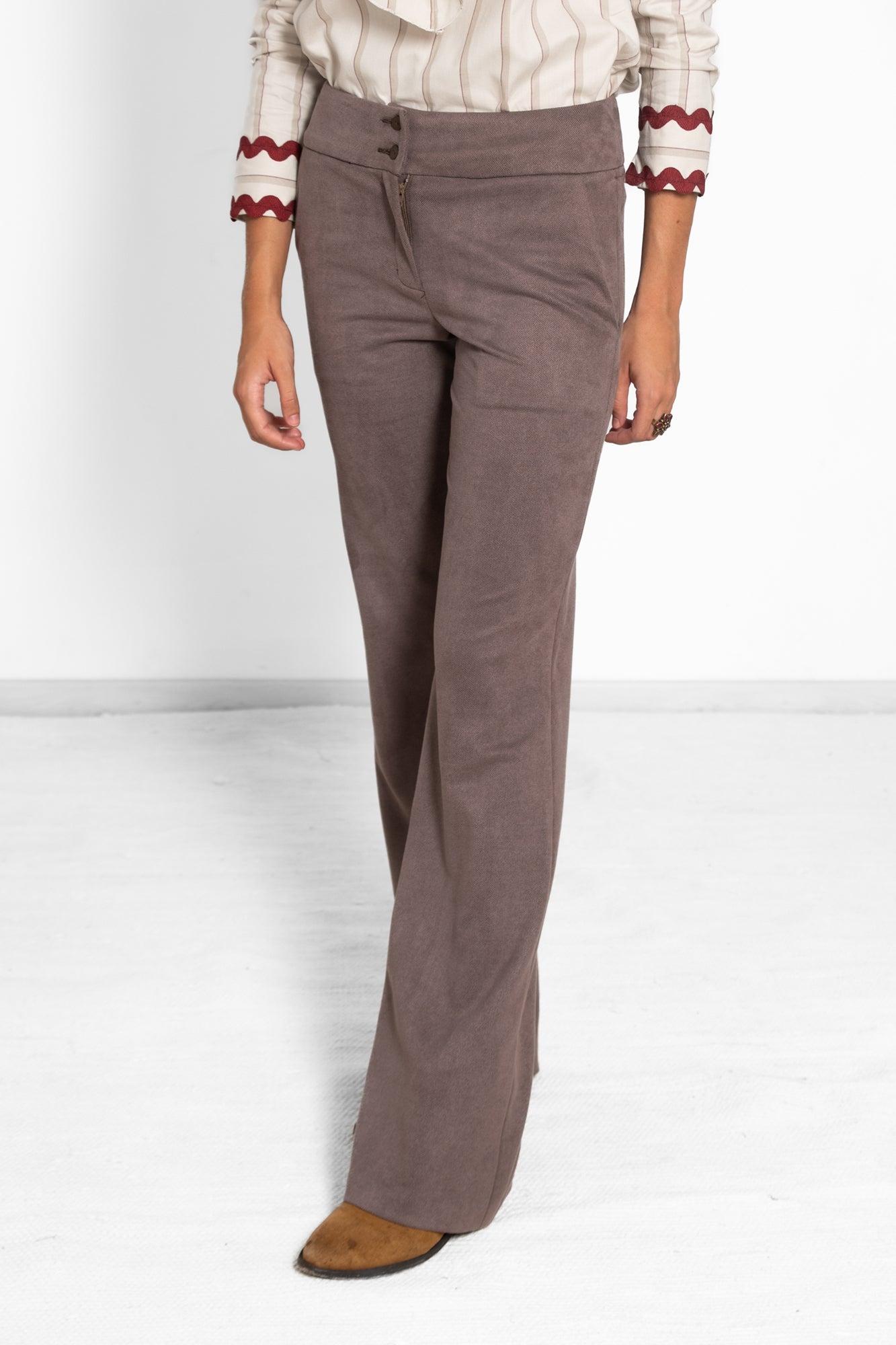 PANTALÓN GINEBRA TOPO