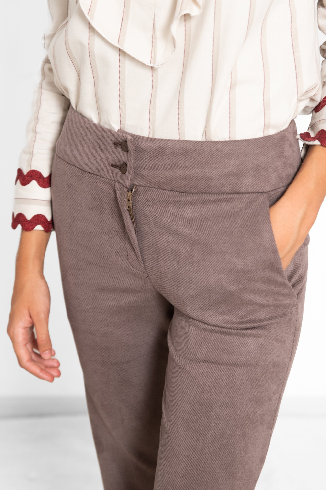 PANTALÓN GINEBRA TOPO