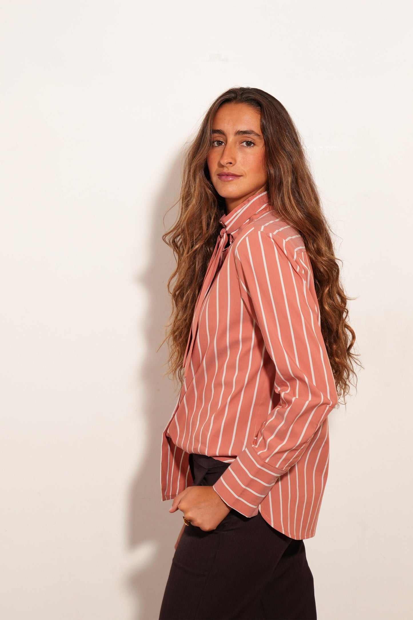 CAMISA BALI RAYAS TEJA. LAZADA QUITA Y PON.