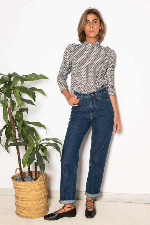 CAMISA ESCORIAL MUELLES. Pide una talla más.